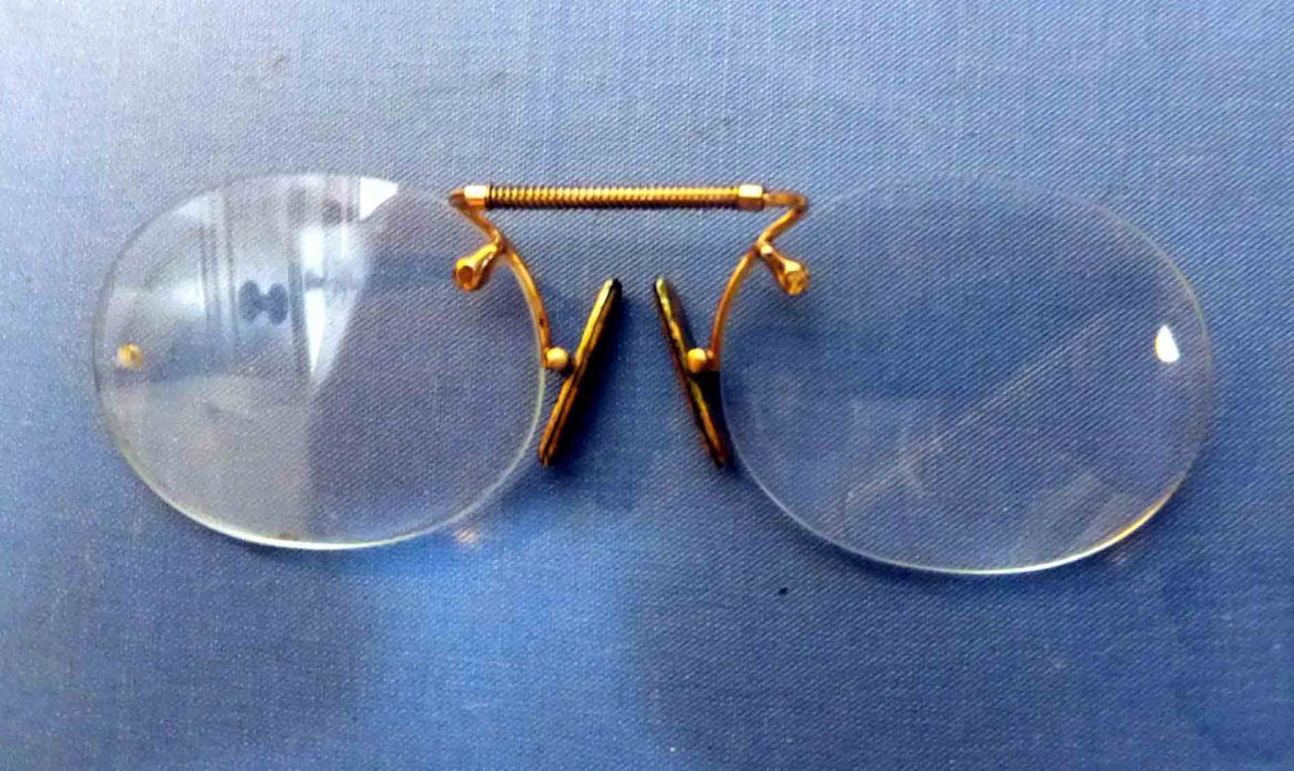 Designer Rimless Glasses: How to Style These Minimalist Frames ...