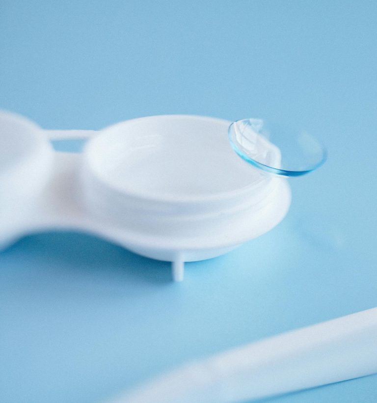 Air Optix Contacts: Ranked by Comfort, Clarity, and Value | EZOnTheEyes