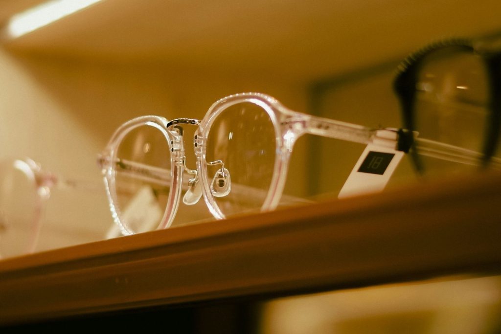 Transparent round eyeglass frames with clear nose pads