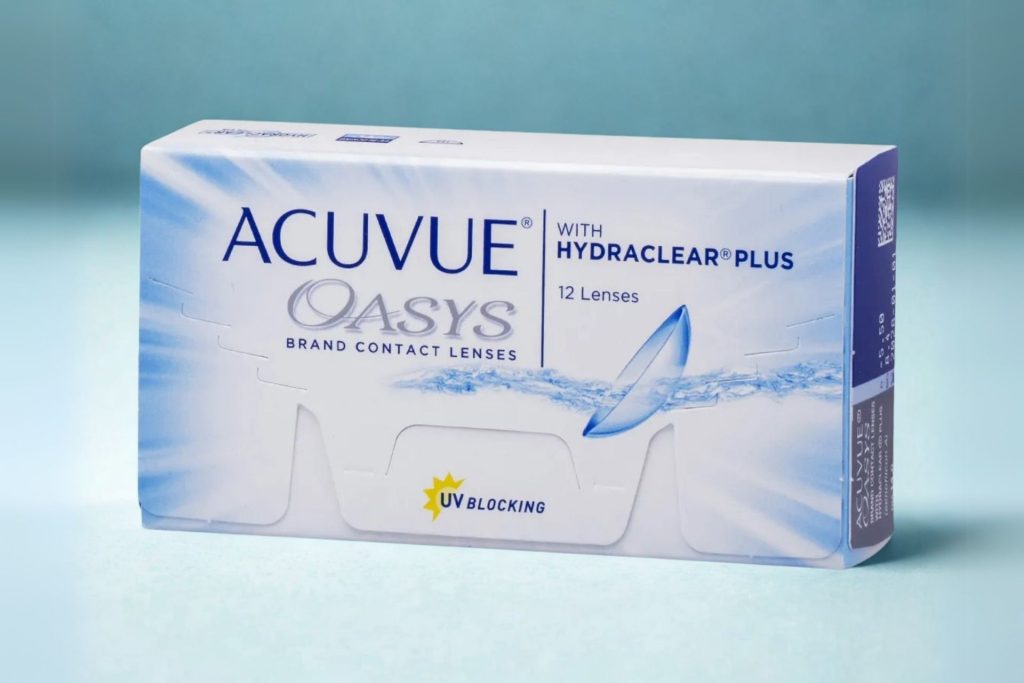 A box of ACUVUE OASYS contact lenses with HYDRACLEAR PLUS Technology