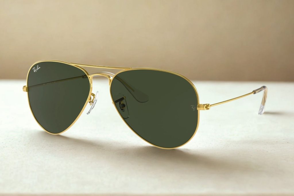 Ray-Ban RB3025 AVIATOR LARGE METAL sunglasses featuring gold frames