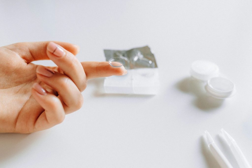 Contact lenses and contact lens storage case