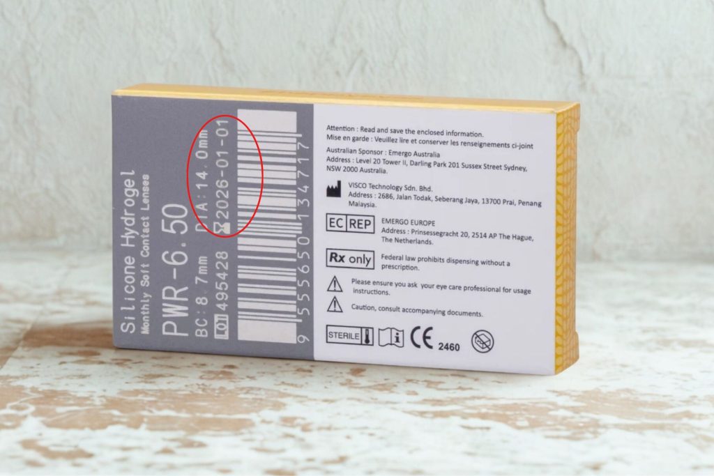 A box of Eiyan Monthly lenses with the expiration date circled