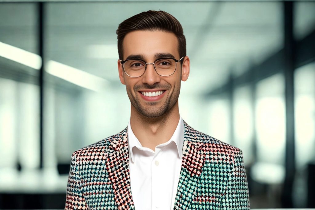 Man in a suit and round glasses