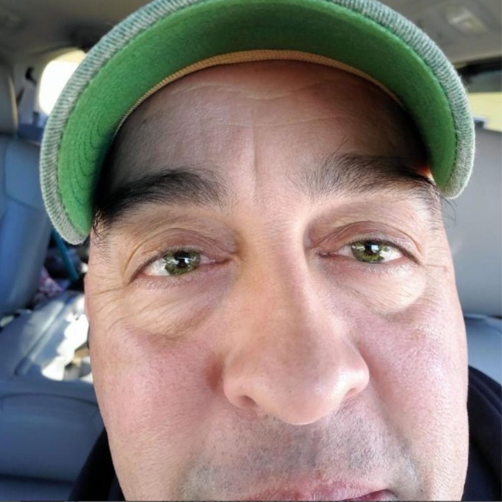 Air Optix customer with green eyes