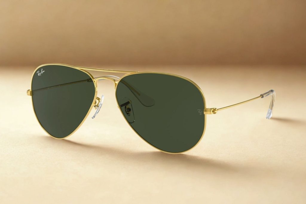 Ray-Ban RB3025 AVIATOR LARGE METAL sunglasses with gold rims