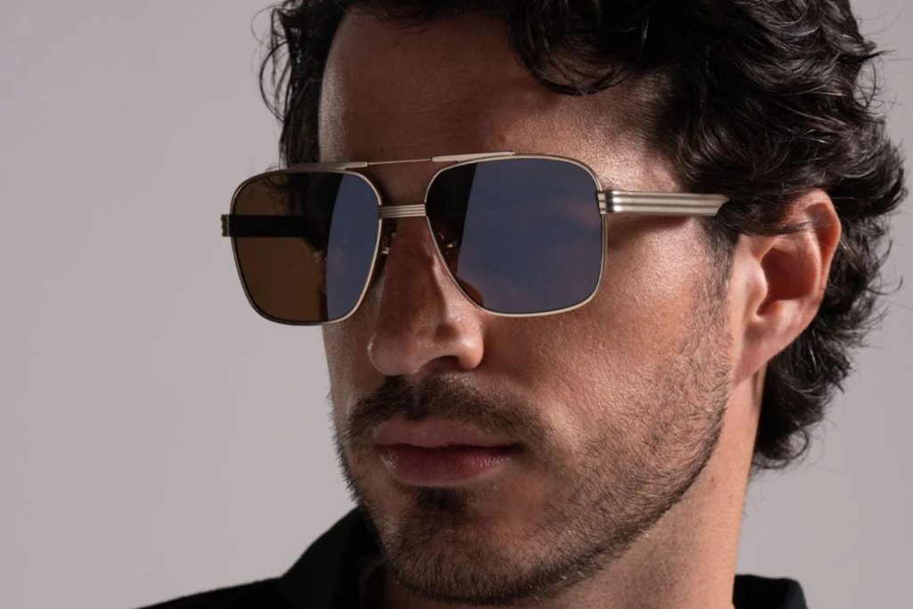 Model wears midnight rambler sunglasses