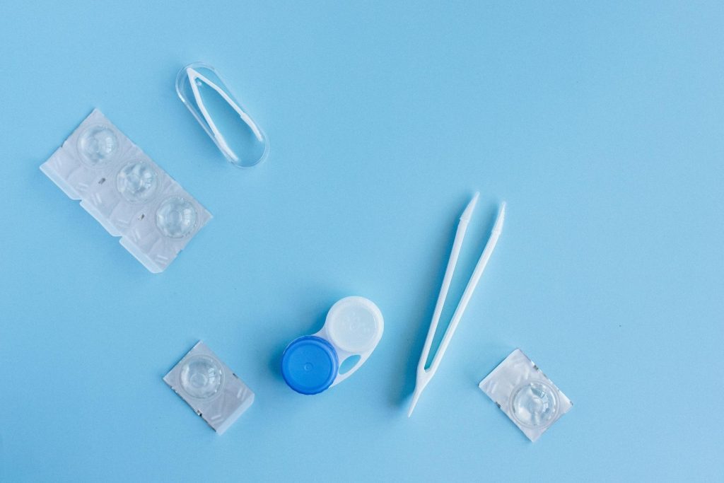 Contact lenses and tweezers