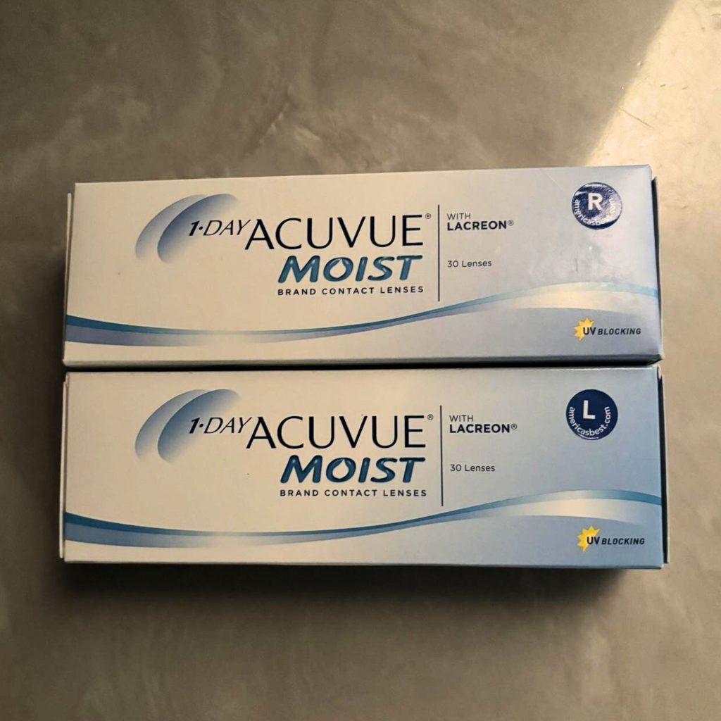 ACUVUE Moist contact lenses