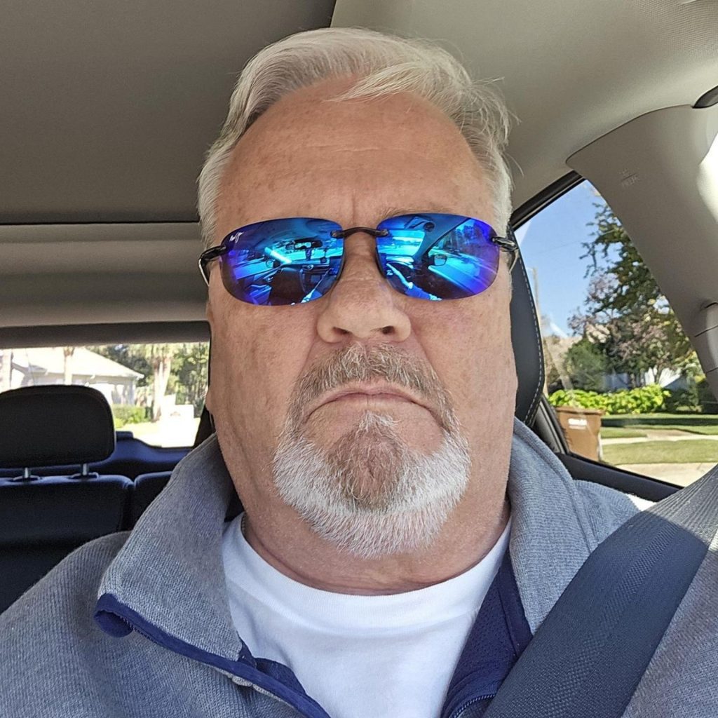 Customer wears Maui Jim HO'OKIPA sunglasses
