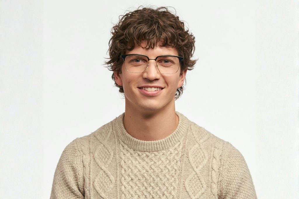 Man wearing horn-rimmed black glasses