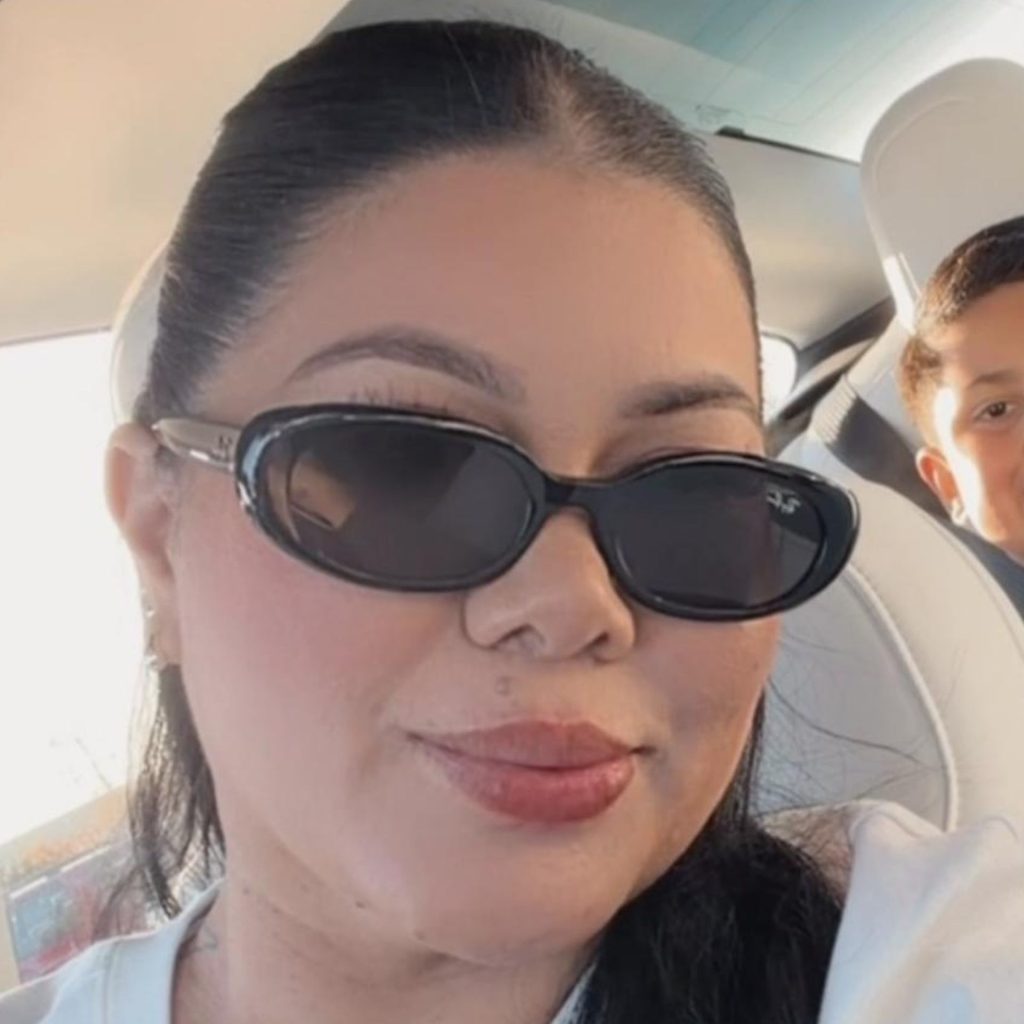 EZContacts customer wears Ray-Ban sunglasses