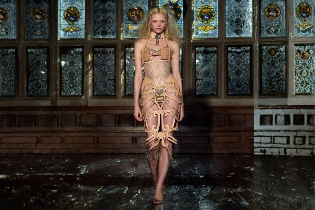 Model wearing cut-out brown dress on Dilara Findikoglu Catwalk