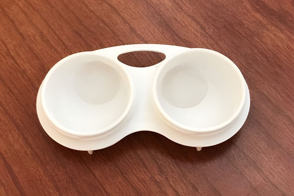 Standard “flat” contact lens case