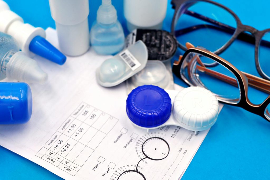 Contact lens case, glasses, and prescription