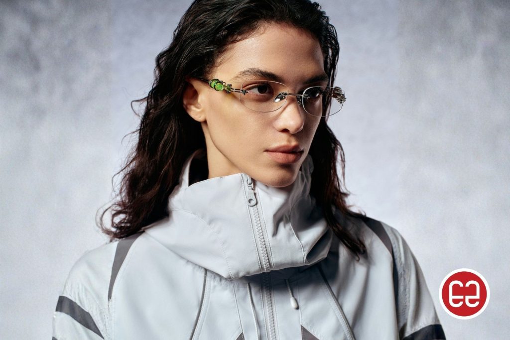 Woman wearing rimless glasses