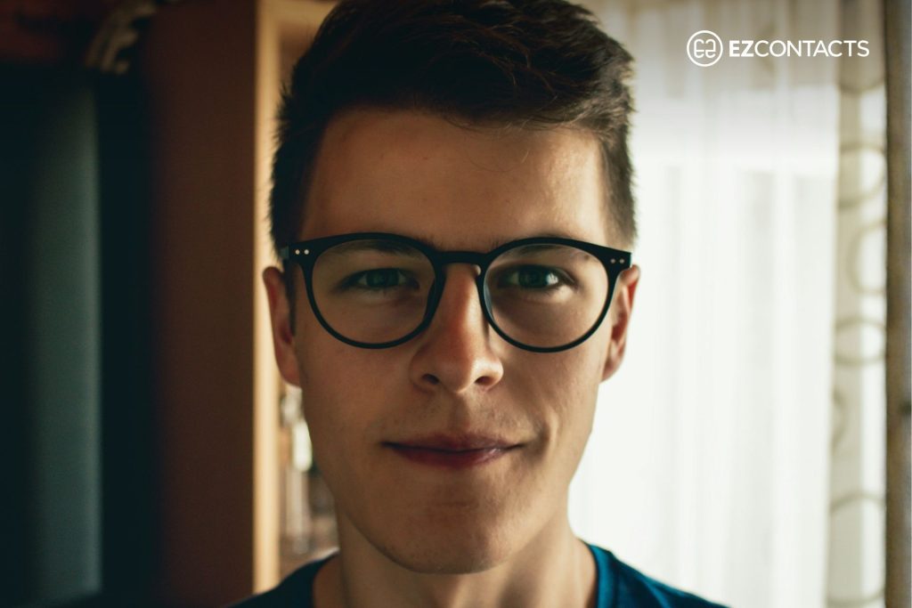 Man wearing round glasses