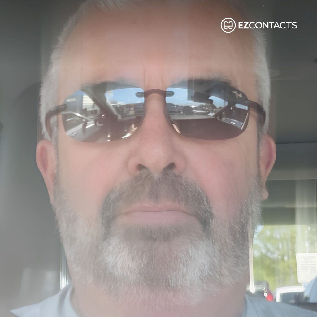 EZContacts customer wears Maui Jim HO'OKIPA