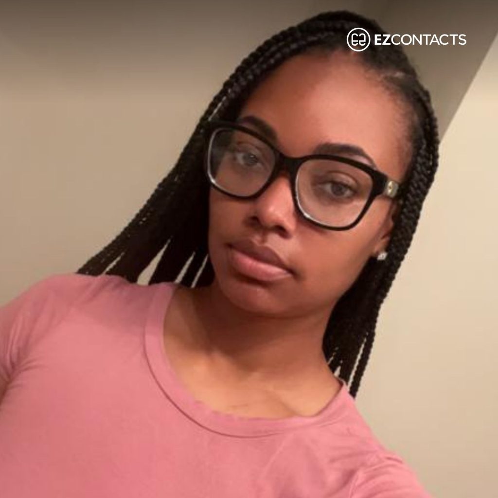Woman wearing Gucci glasses