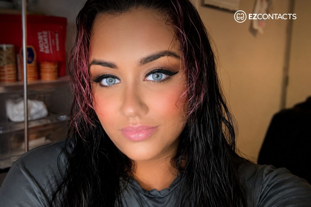 EZContacts customer wearing blue contacts