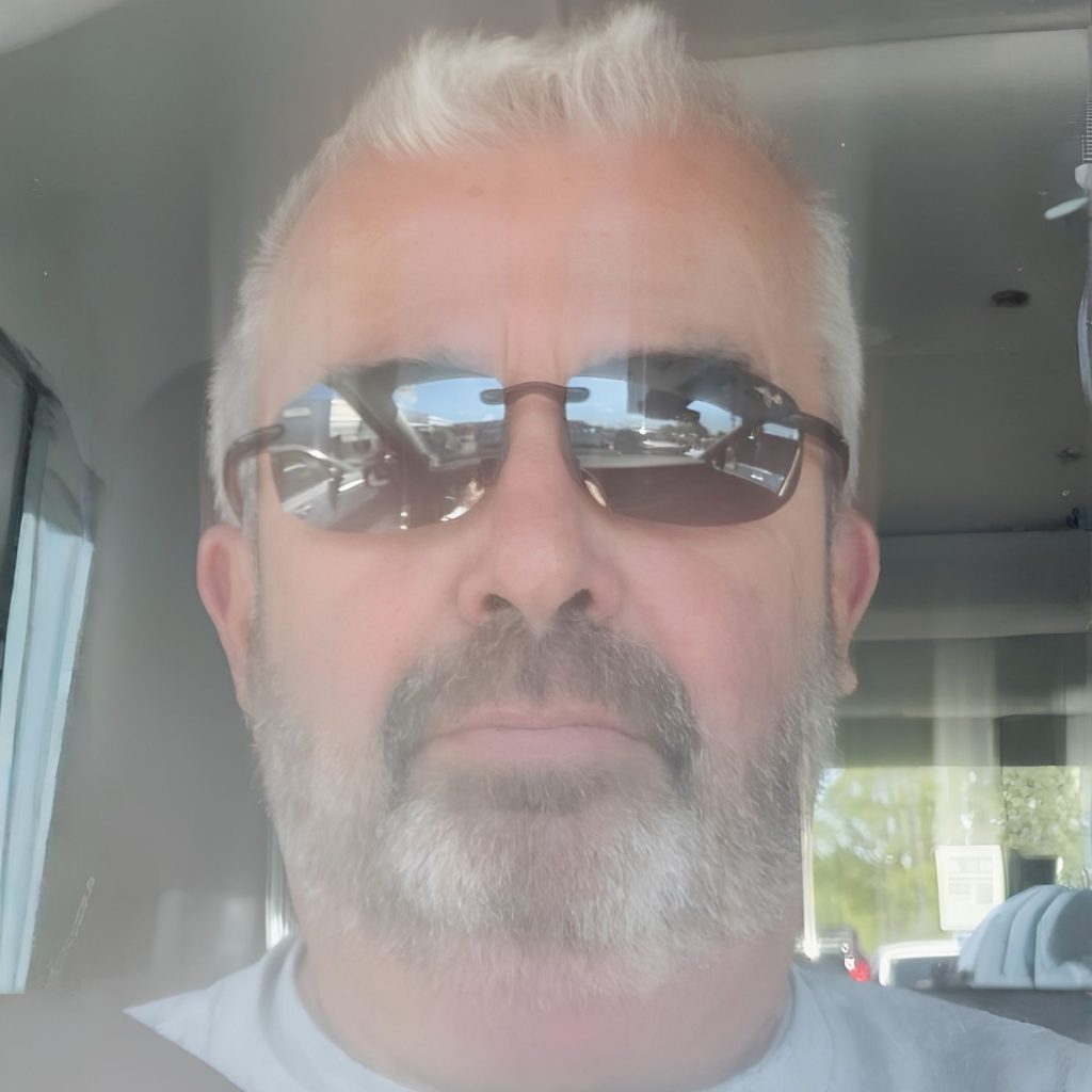 Customer wears Maui Jim HO'OKIPA glasses