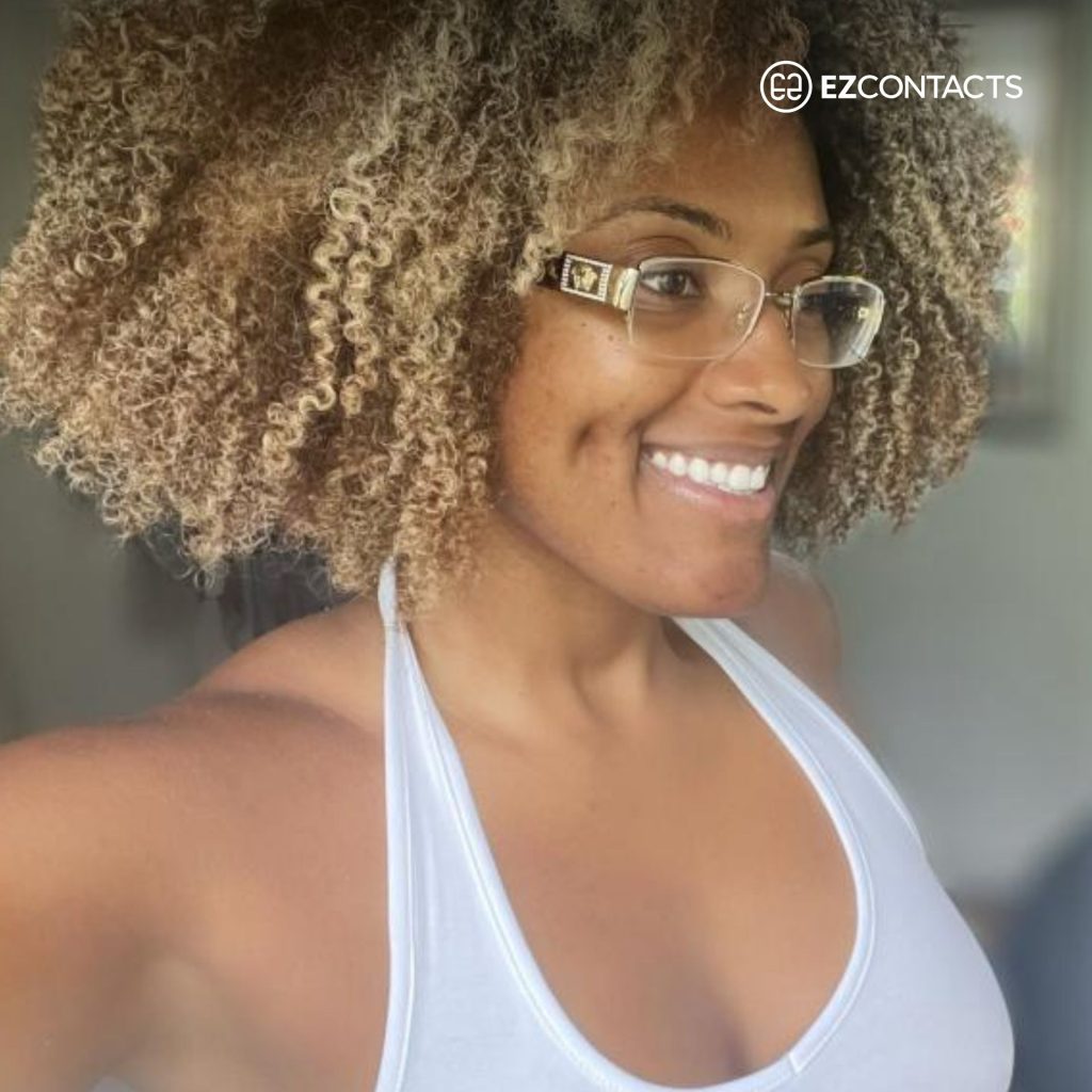Woman wearing Versace VE1175B glasses