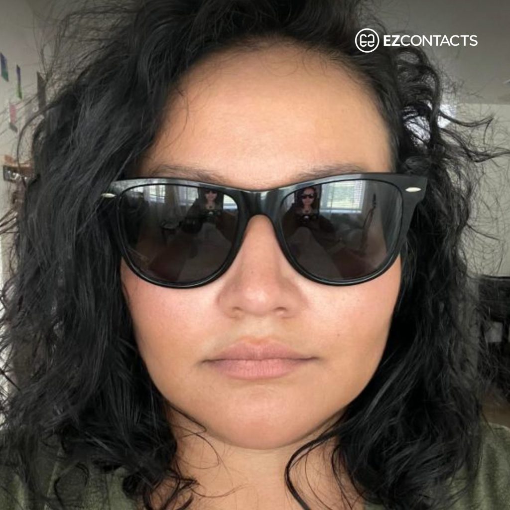 EZContacts customer wears Ray-Ban Wayfarers