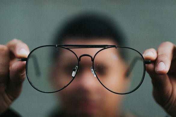 Buying Progressive Lenses Online: How EZContacts Gets It Right
